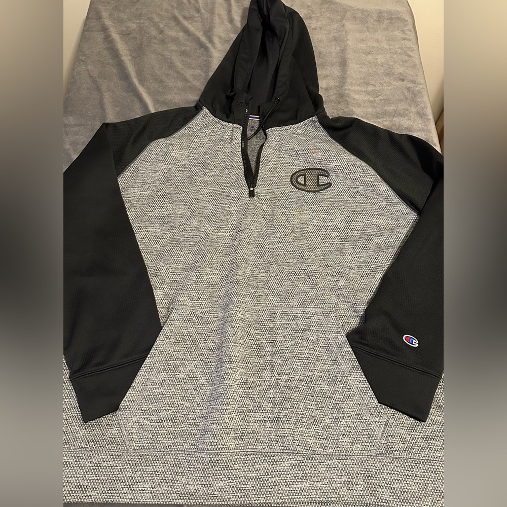 Champion Men’s 1/4 zip hoodie 
Size 2XL